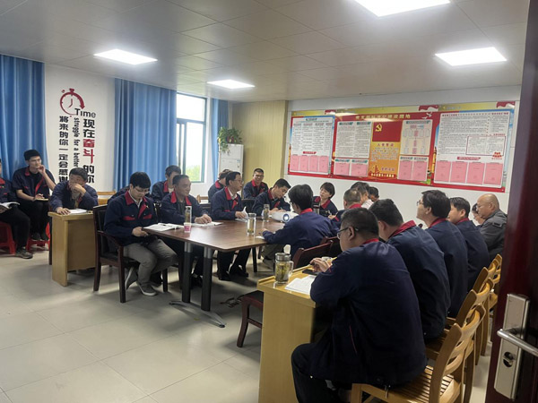 王伍升到建材研究室、建材公司調(diào)研