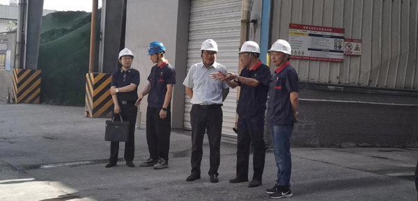集團公司黨委委員、股份公司黨委書記、總經(jīng)理蔣培進到建材公司調(diào)研